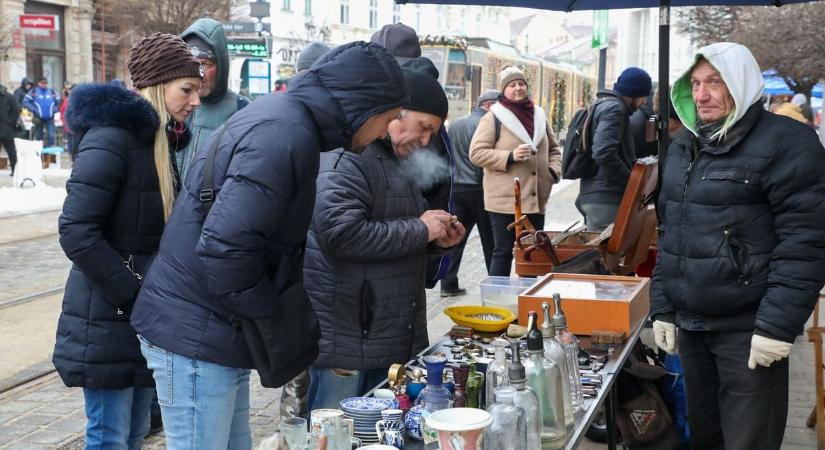 Fagyosan indult az év első miskolci régiségvására (fotókkal, videóval)