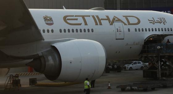 Kigyulladt egy Boeing futóműve felszállás közben Melbourne-ben, tűzoltók oltották el a lángokat – videó