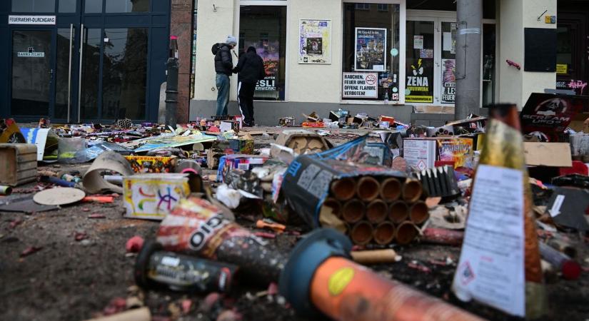 Videóra vették, ahogy egy migráns rakétát lő egy gyerekszobába