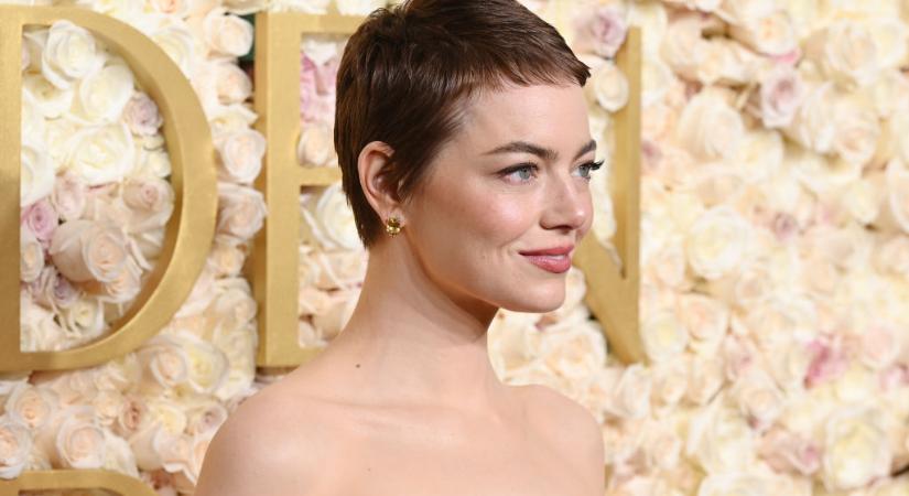 Emma Stone rövidre nyírt hajjal a Golden Globe vörös szőnyegén – felismerhetetlen, de nagyon dögös volt