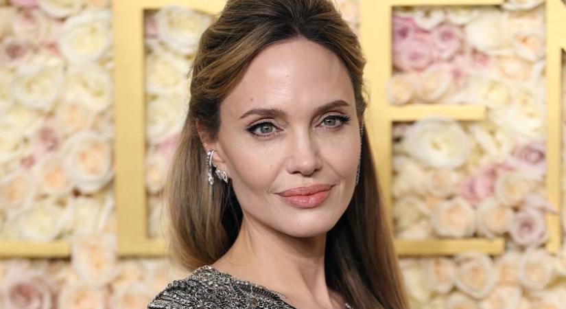 Angelina Jolie csillogó estélyijében a Golden Globe-gála legszebbje volt: ilyen ruhákat viseltek a női sztárok