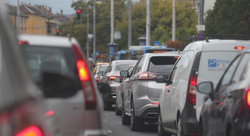 Balesetekkel indul a hét: szerte az országban várható torlódás az utakon