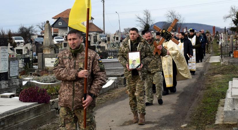 Beregszászban végső búcsút vettek Orosz Jevhen katonától