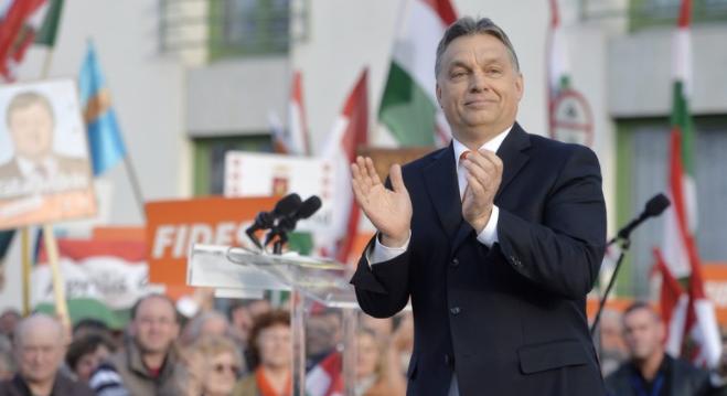 Milliók mennek el Orbán Viktor luxusnyaralására, miközben romokban a gazdaság