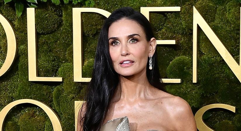 Leesett az állunk a kinézetétől: mégis őrületes szerelésben bukkant elő és győzni tudott Demi Moore a Golden Globe díjátadón