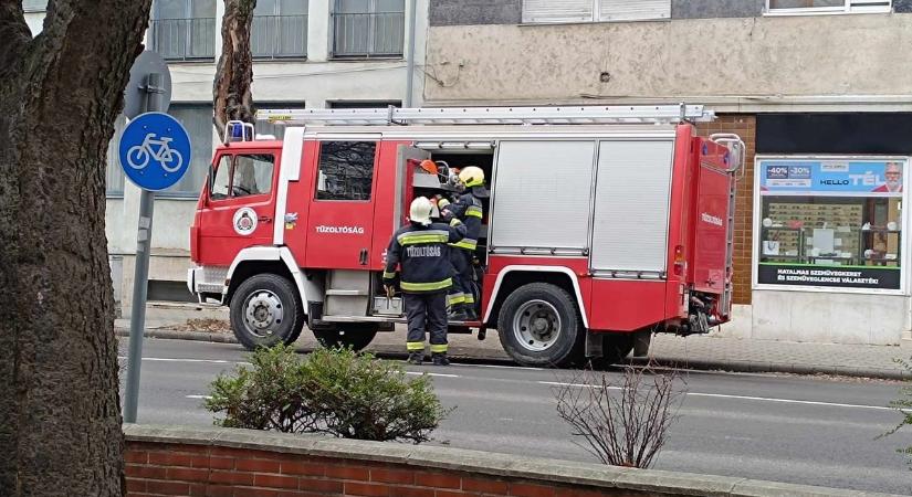 Szekszárd központjába riasztották a tűzoltókat