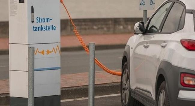 Hetvenezer fölé nőtt tavaly a tisztán elektromos flotta