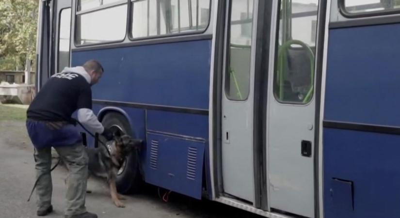 Hungarikum: megjavították az évek óta egy helyben álló buszt, majd ellopták – videó