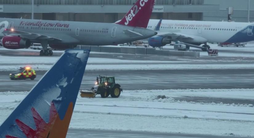 Havazással és rekordhideggel indult az év szerte a világban  videó