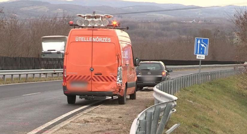 Helyszínelő rendőrt gázolt el egy autós  videó