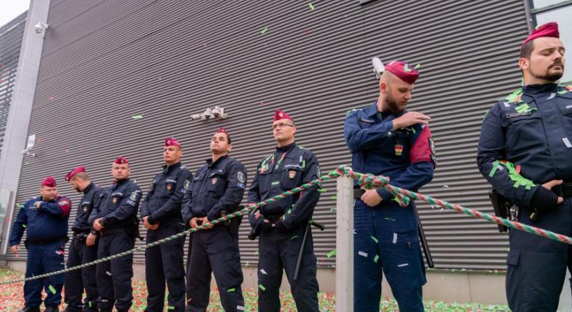 „Láthatóan politikai döntés született a kifizetésről” - A Belügyminisztérium szerint idén nincs forrás a fegyverpénzre