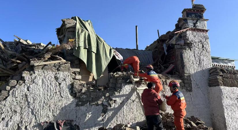 Erős földrengés volt Tibetben, több tucatnyian meghaltak