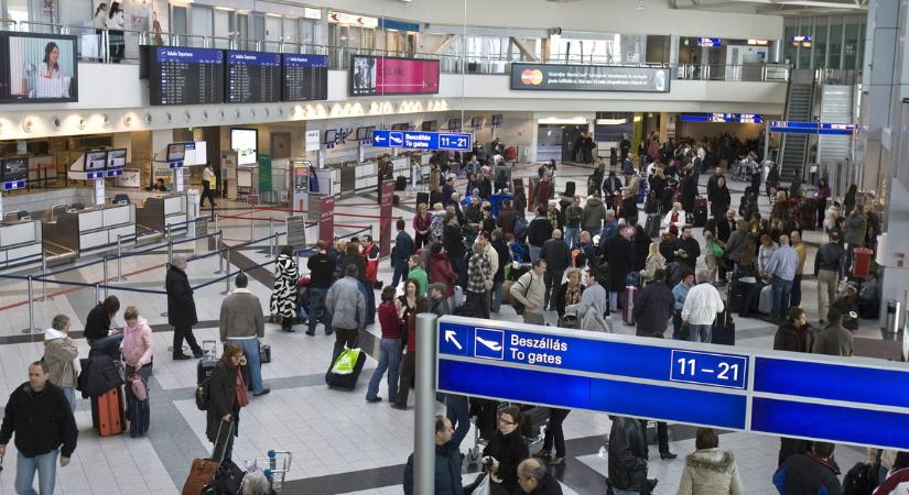 Leugrott egy férfi a ferihegyi repülőtér galériájáról