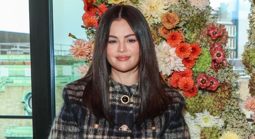 Selena Gomez téli szettjeinél nincs most inspirálóbb: ezek a nőies trendek a kedvencei