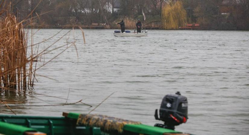 Nagy bukások a Balatonnál: trükkös tollal is próbálkozott a pecás