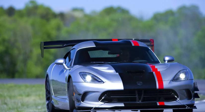 Tavaly is előkerült egy új Dodge Viper a raktárból