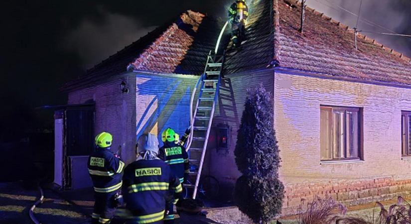 Szándékosan felgyújtottak egy házat Pusztafödémesen, óriási kár keletkezett