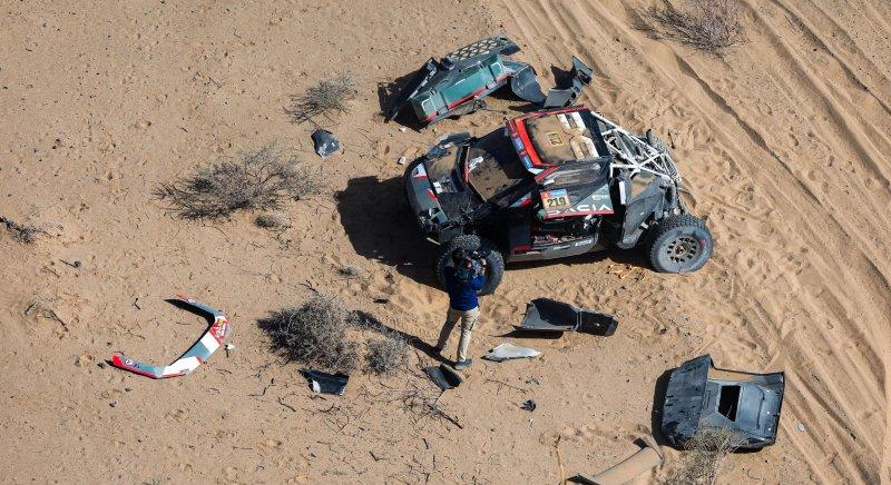 Videón Loeb balesete a 2025-ös Dakar Ralin