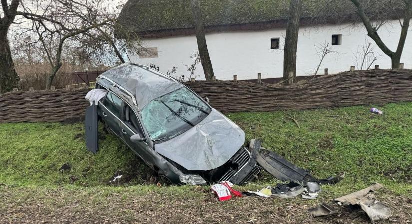 Árokba csapódott egy autó Bakonszegen