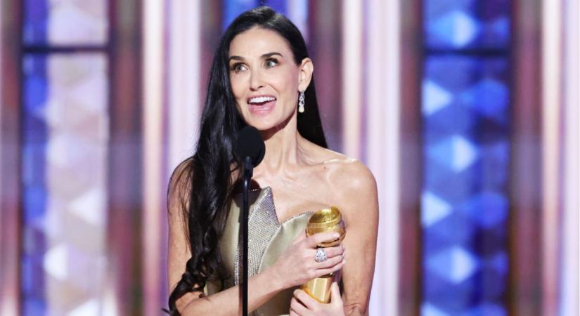 Igen, a 62 éves Demi Moore melltartóban és bugyiban pózol a címlapon, és ehhez minden joga megvan