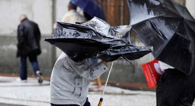 Orkánerejű szél miatt riasztanak a meteorológusok