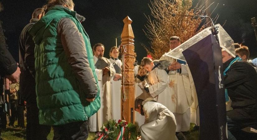 Kopjafát avattak Potápi Árpád János emlékére Erdélyben