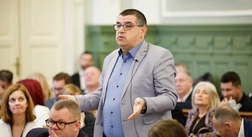 Komoly adatkezelési aggályokat vet fel a győri Fidesz által bevezetett hiányzási igazolás