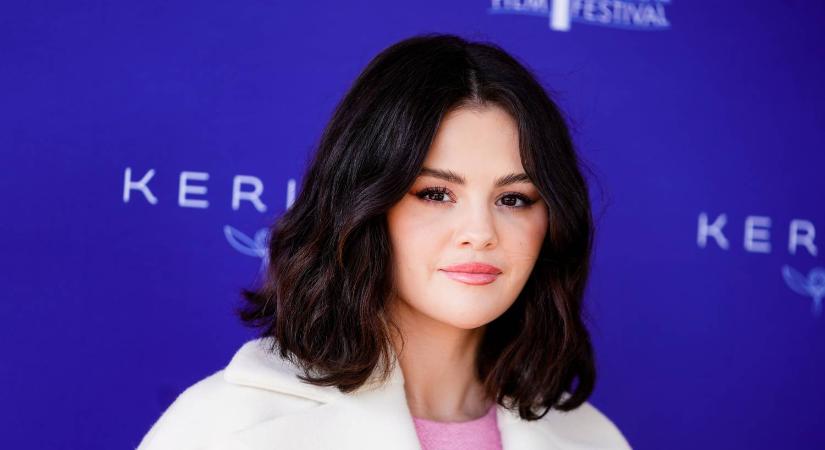 Selena Gomez szoknyájából szinte minden kilátszott