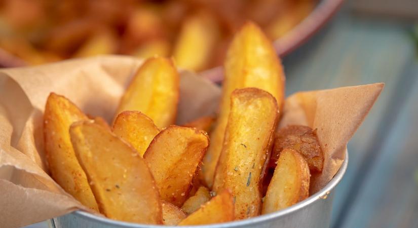 Kívül ropogós, belül puha a tökéletes steakburgonya, otthon is könnyen elkészítheted