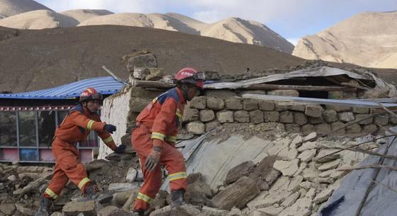 Legalább 126 halálos áldozata van a tibeti földrengésnek