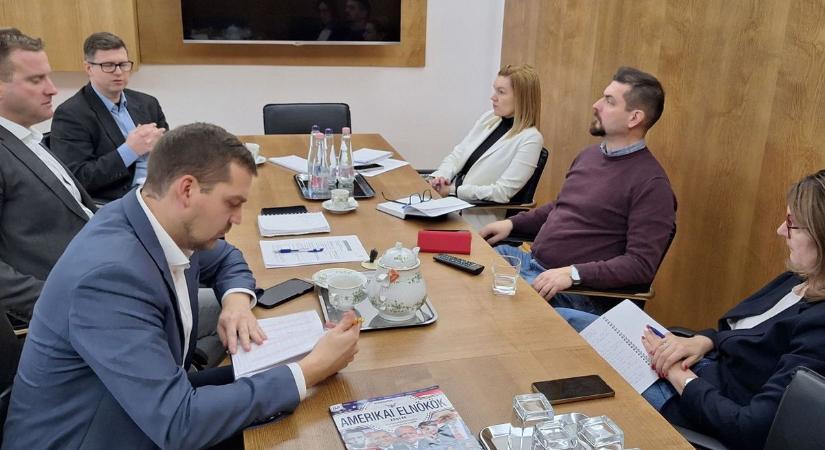 Munkához láttak a vármegye vezetői, közölte Csuhány Bence