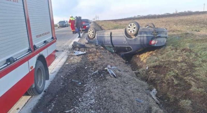 Felborult egy autó Hargita megyében, ketten kórházba kerültek