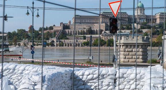 Prémium helyett egészen elképesztő ajándékot kaptak a vízügyesek az év végén