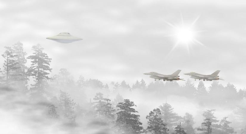 Megdöbbentő pillanatok: UFO szelte át az égboltot!