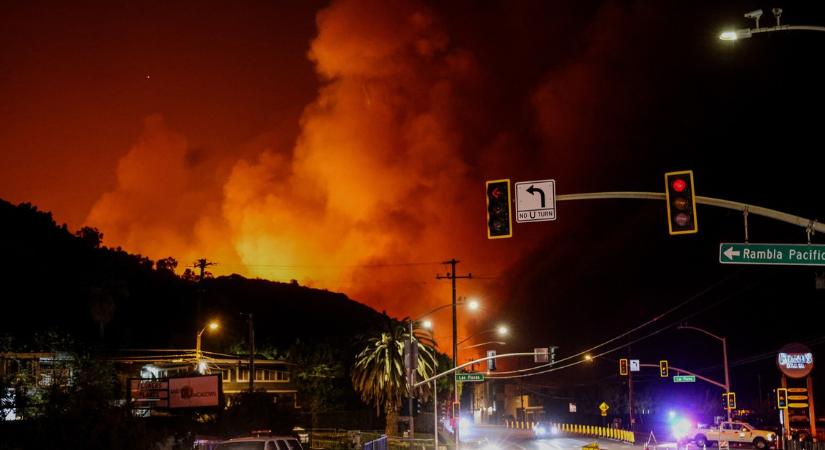 Továbbra is tombol a Los Angeles-i tűz: van, aki a kutyájával az otthonában rekedt – videó