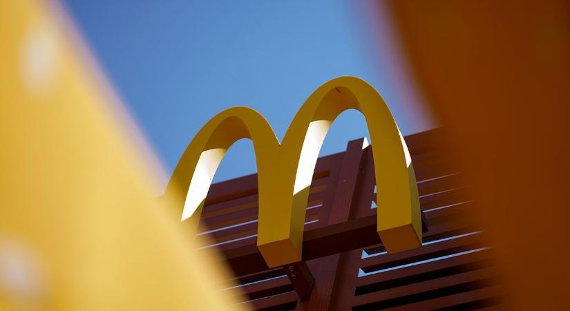 Beperelték a McDonald’sot, súlyos vádak érkeztek a gyorsétteremlánc dolgozóitól