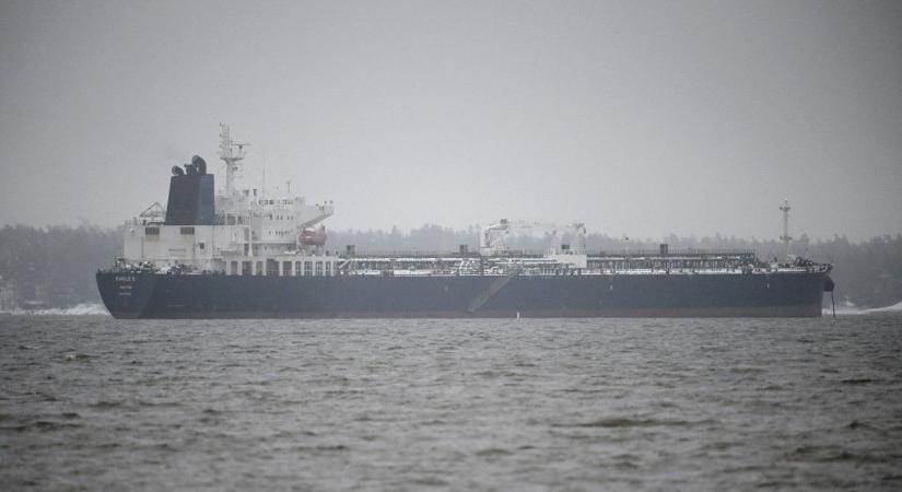 Őrizetbe vették az Eagle S tanker legénységét