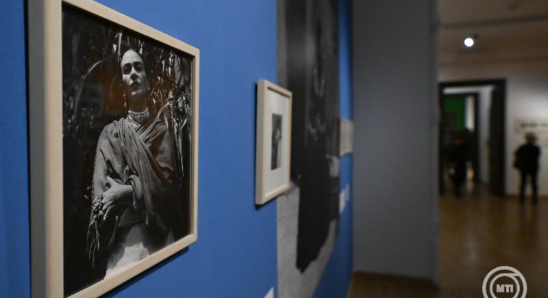 Február 9-ig látható a Frida Kahlo-fotókiállítás a Mai Manó Házban