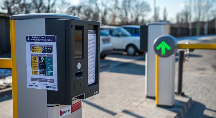 Kisebb pofon a Budapest peremén parkolóknak