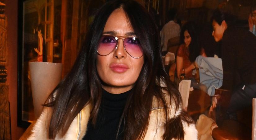 Salma Hayek tudja, hogyan tűnjön magasabbnak a téli szettekben: zseniálisan trükközik