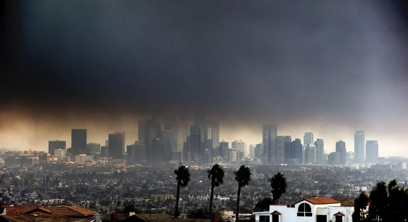 Őrült pusztítást okoz a tűzvész a Los Angeles-nél – képek, videó