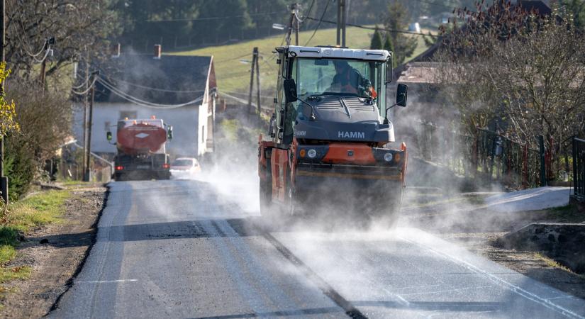 Közel 18 kilométernyi útszakasz újul meg Zemplénben