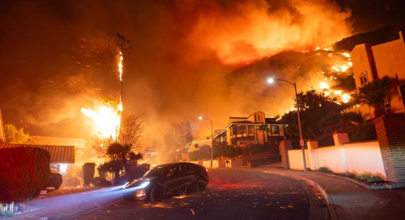 Sivatagi szelek miatt lángol Los Angeles jelentős része