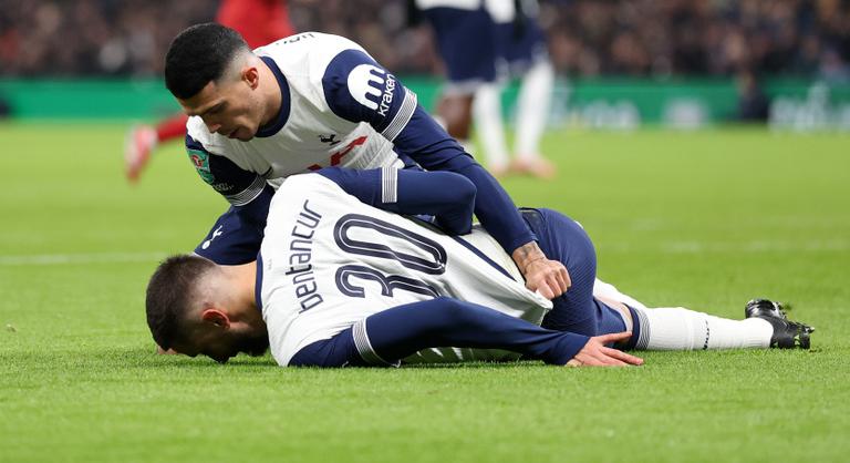 Rémisztő esése után a kórházból üzent a Tottenham futballistája