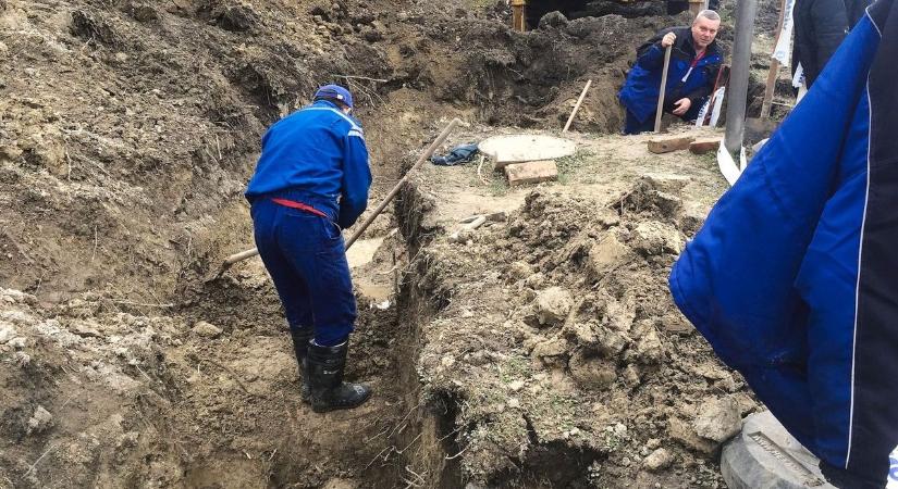 Meghibásodott egy távhővezeték Debrecen belvárosában