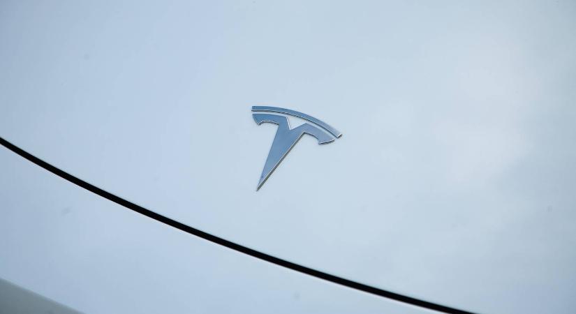 Álca nélkül fotózták a frissített Tesla Model Y-t