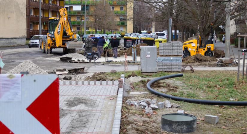 Kereszteződést építenek a Jókai utcában