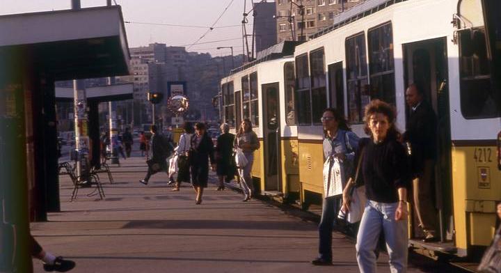 A kilencvenes évekbe vágynak vissza a magyarok: ez mind jobb volt akkor