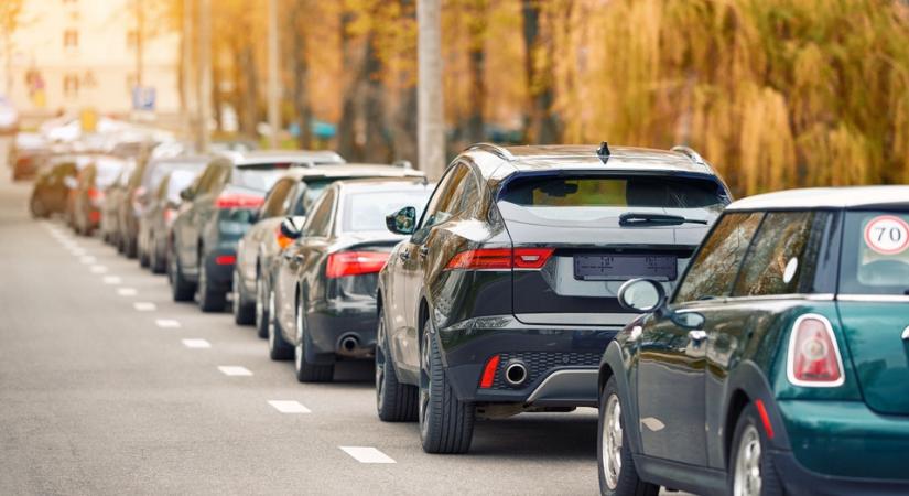 Rossz hír az autósoknak, emelkedik a parkolás díja Budapesten