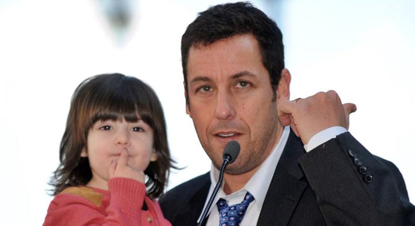 Emlékszel még Adam Sandler kisebbik lányára? Nézd, milyen gyönyörű tinédzser lett belőle!